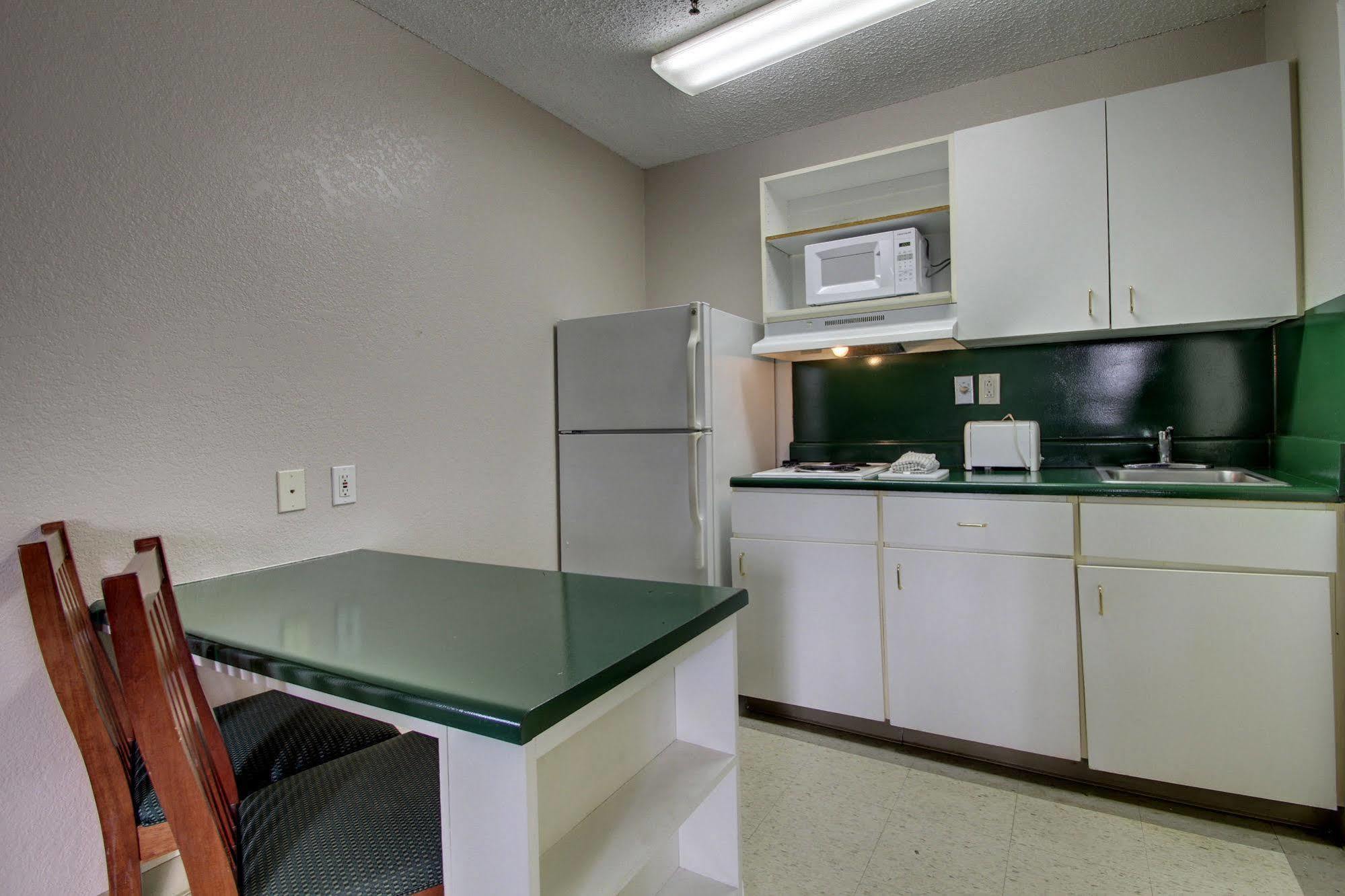Intown Suites Extended Stay Raleigh Nc- Capital Blvd Exteriör bild