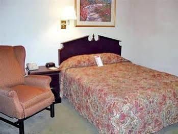 Intown Suites Extended Stay Raleigh Nc- Capital Blvd Exteriör bild